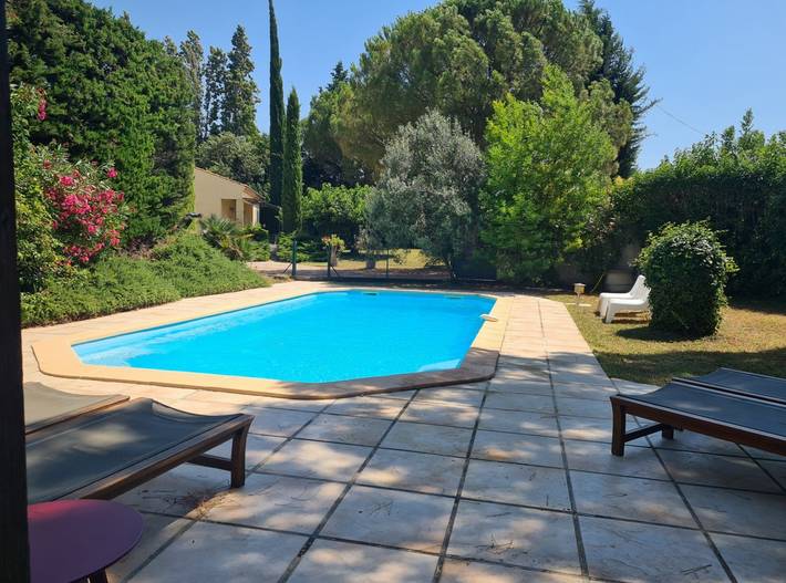 Gîte pour 8 personnes, avec terrasse ainsi que jardin et piscine à Saint-Gervais-sur-Roubion