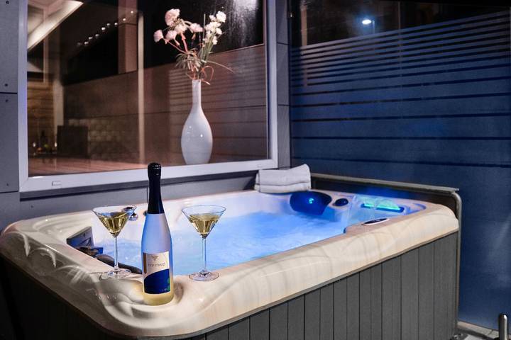 Vakantiehuis voor 2 personen, with Whirlpool and Tuin as well as Sauna