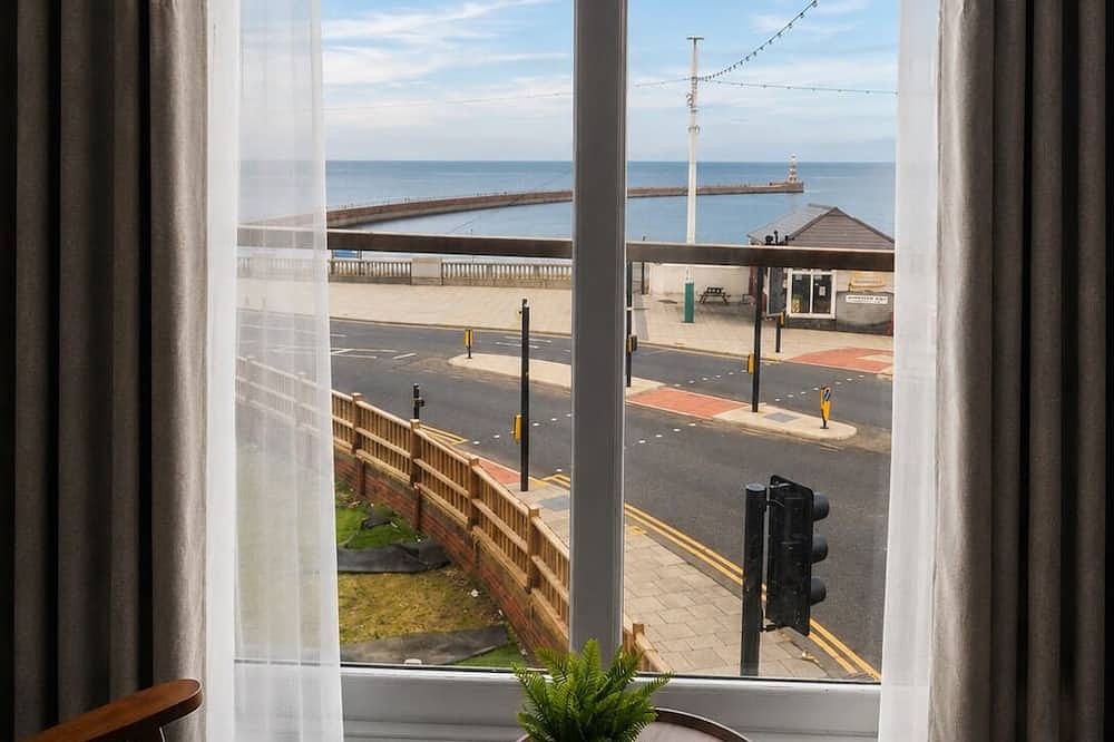 Tidal Escapes- Boutique Coastal Retreat. Sea View. in Roker, Sunderland