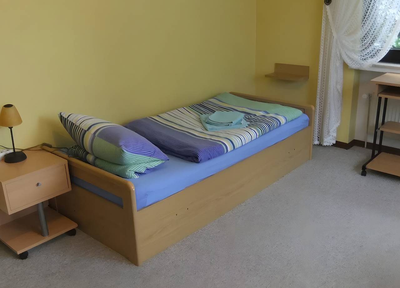 Zimmer 'Ferienwohnung Neuenrade' mit Gemeinschaftsterrasse, Gemeinschaftsgarten und Wi-Fi in Neuenrade, Märkischer Kreis