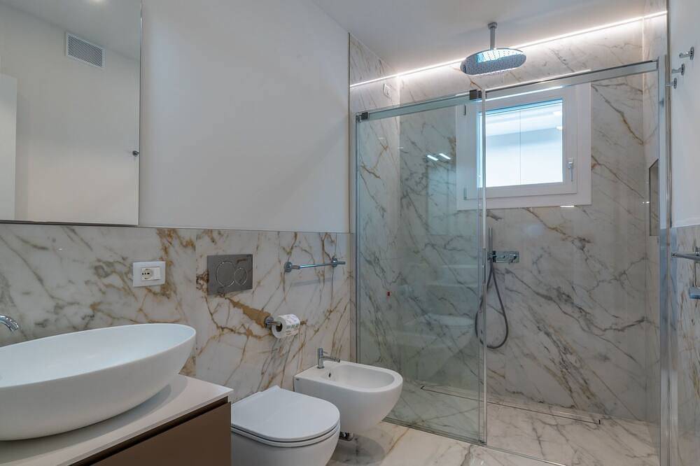 Villa Silvia - \"Light Blue\" Flat in San Felice del Benaco, Prealpi Gardesane