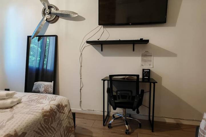 1)Room with private bathroom, 8 minutes from Milan Malpensa Airport. in Gallarate, Varese Provinz