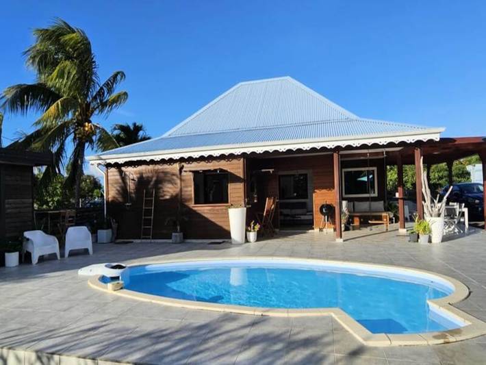 Appartement de vacances pour 6 personnes, avec piscine et jardin, adapté aux familles