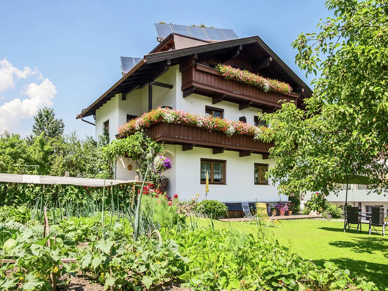 Ganze Wohnung, Chalet in Fügen nahe Spieljochbahn in Tuxer Alpen, Fügen