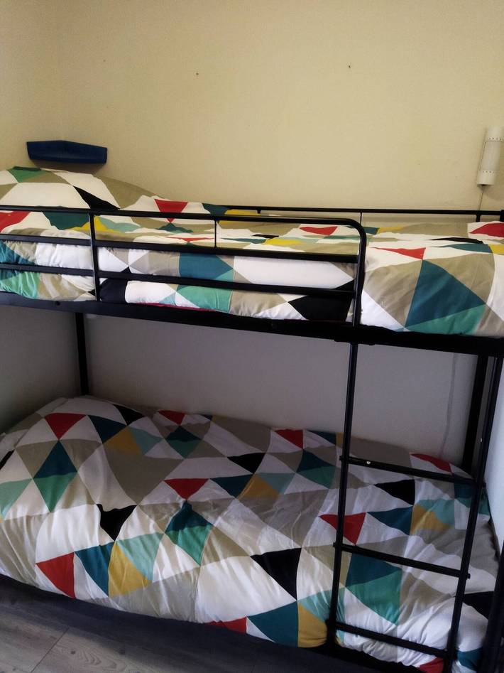 Entire studio, Studio Apartment 'Au Coeur De Quiberon' with Shared Pool, Balcony and Wi-Fi in Quiberon, Côte des Mégalithes
