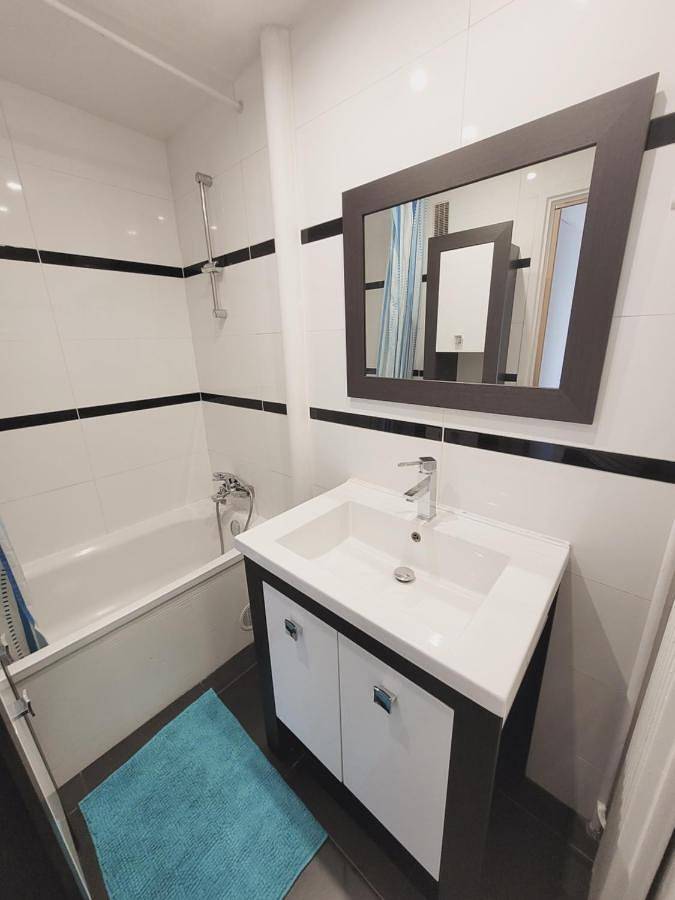 Appartement entier, Two-Bedroom Apartment in Thiais, Val-de-Marne