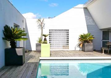 Gîte pour 15 personnes, avec jardin et piscine dans Port De Vannes