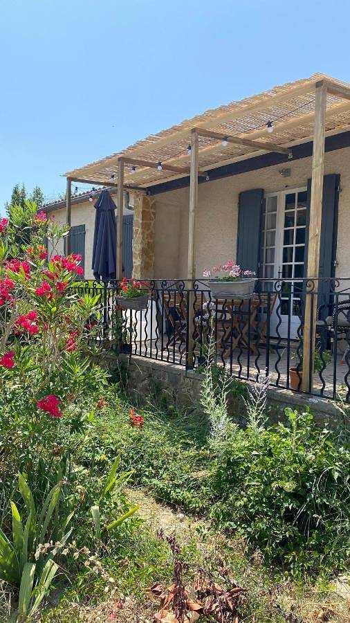 Location de vacances pour 6 personnes, avec vue ainsi que piscine et jardin, animaux acceptés à Mirabel-aux-Baronnies - 4