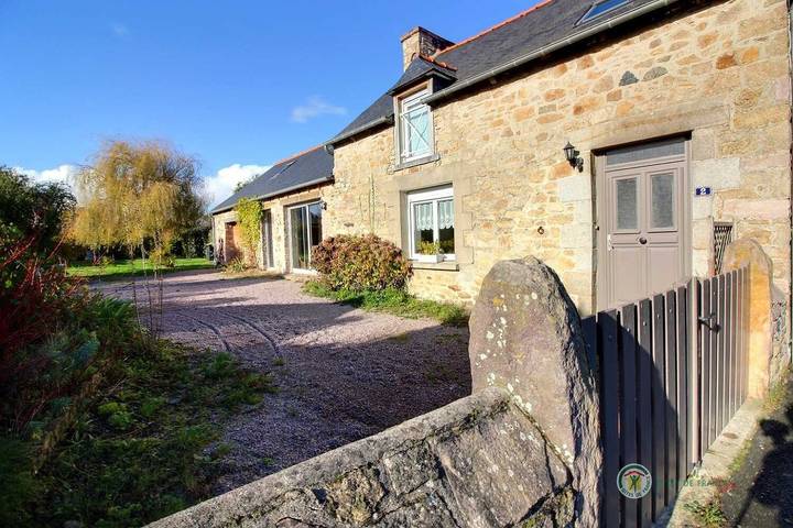 Gîte pour 6 personnes, avec terrasse et jardin