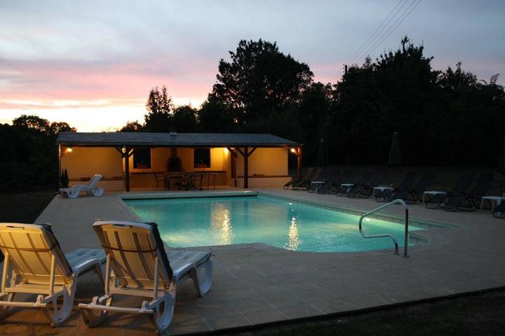 Location de vacances pour 6 personnes, avec terrasse et piscine à Asnières-sur-Vègre - 3
