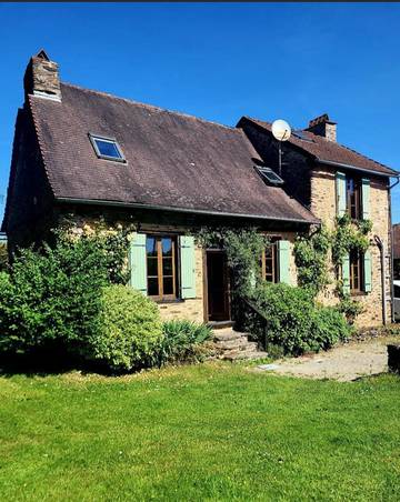 Gîte pour 4 personnes, avec terrasse et vue à Saint-Éloy-les-Tuileries