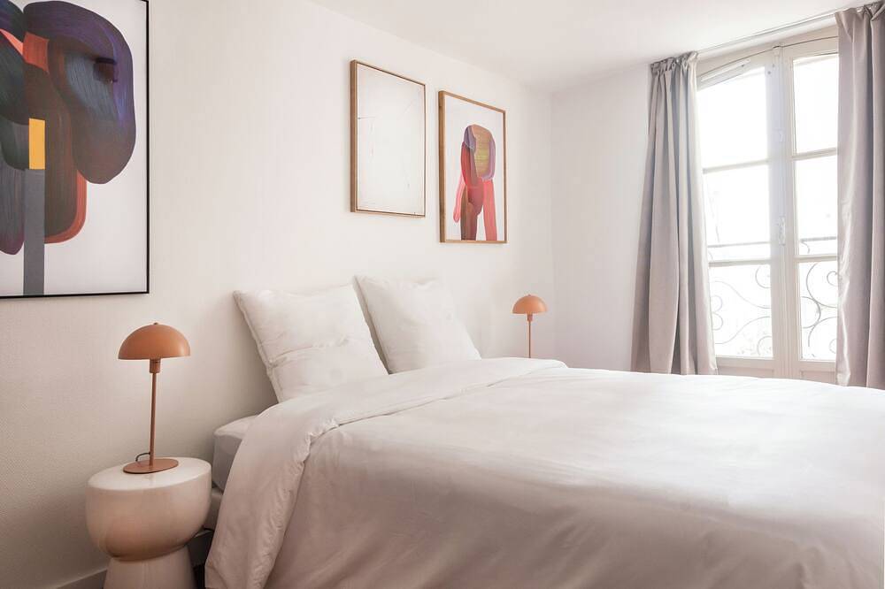 Entire apartment, Le Beauvoir: 18th Century Arty Refuge in Blois, Blois region