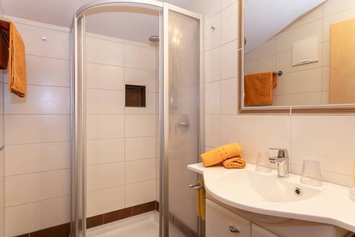 Ganze Ferienwohnung, App. 2: 1 Schlafzimmer / 1 seperates Kinderzimmer in Hohe Tauern, Kaprun