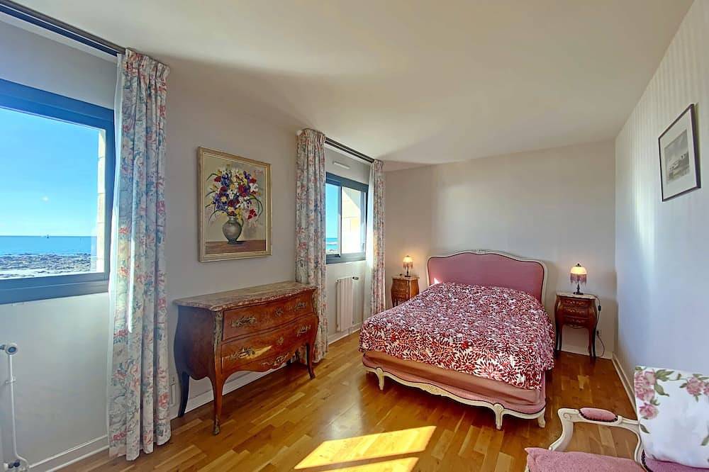 Appartement entier, Larmor-Plage T4 Spacieux avec Terrasse, Ascenseur et Parking face à la Mer in Larmor-Plage, Côte des Mégalithes