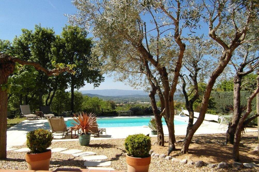 Apartamento entero, 4* air-conditioned gîte in the shade of olive trees, swimming pool overlooking the Luberon. in Saint-Saturnin-lès-Apt, Parque natural regional del Luberon
