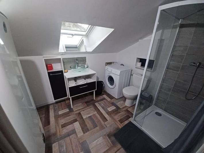 Gîte pour 8 personnes, avec jardin à Vions - 3