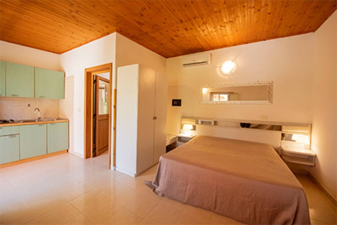 Ολόκληρο το στούντιο, Studio 'Falcone-Monolocale Comfort 202' with Sea View, Wi-Fi and Air Conditioning in Spiaggia Scialmarino, Gargano