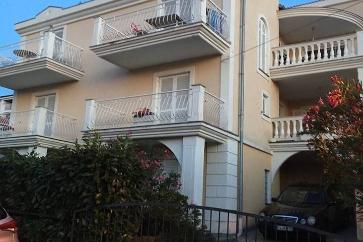Entire apartment, Apartment with loggia and beautiful sea view in Njivice, Krk
