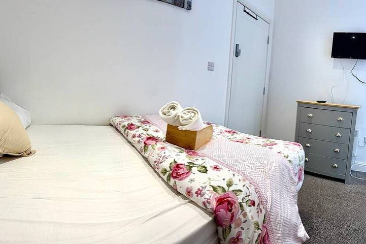 Anfield View Escape – Private Ensuite Room Near Stadium & Shops in Liverpool, Merseyside