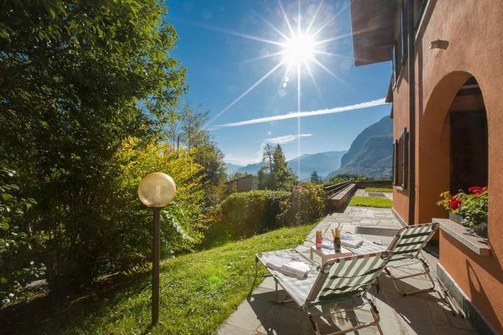 Ferienwohnung für 4 Personen, mit Balkon und Terrasse sowie Garten und Seeblick in Gemeinde Menaggio