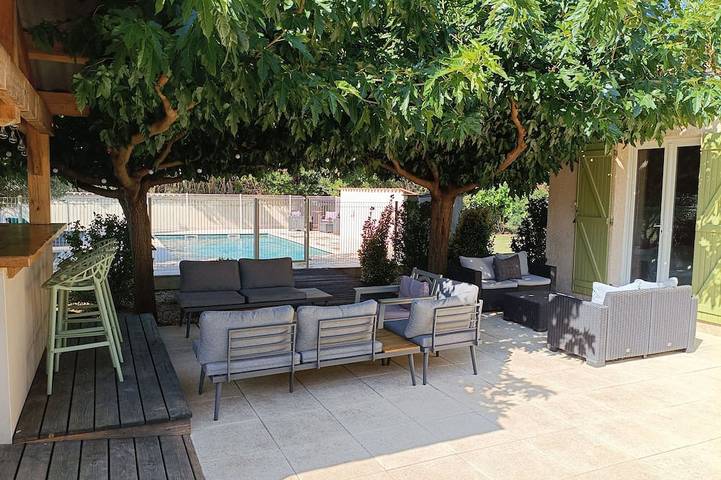 Location de vacances pour 14 personnes, avec Terrasse et Jardin à Adissan