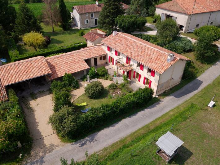 Gîte pour 8 personnes, avec terrasse et jardin, animaux acceptés en Charente - 3