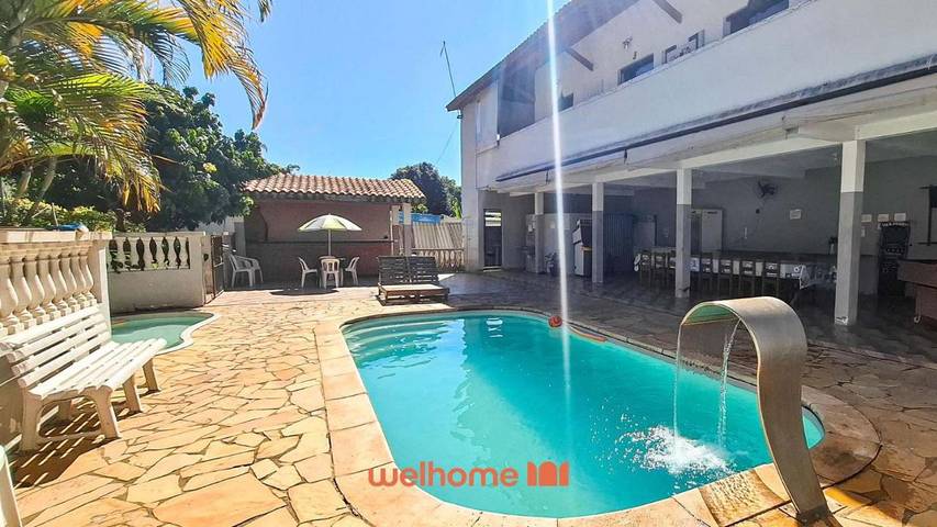 Casas e apartamentos de temporada para 20 pessoas, com piscina e jardim em Santa Branca