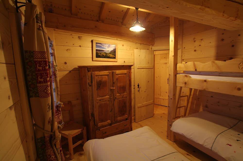Savoyard Chalet gelegen in een dorp in Pralognan-la-Vanoise, Vanoise Nationaal Park