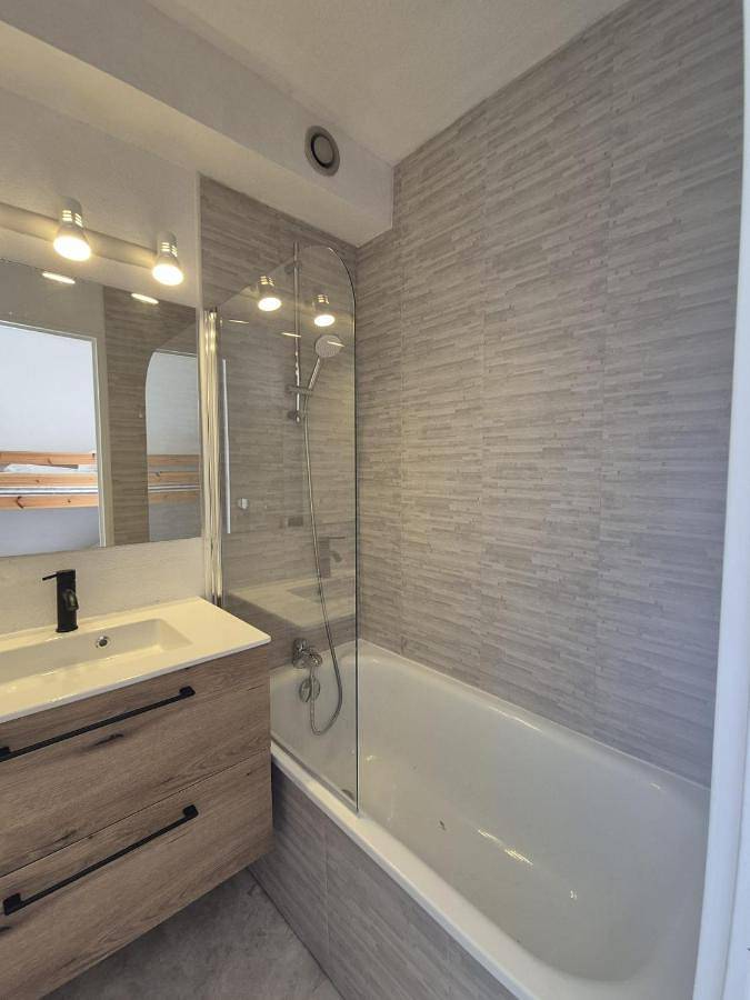 Gîte pour 4 personnes, avec Terrasse et Piscine dans Port Gregau - 3