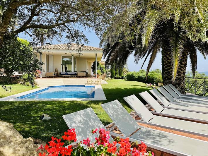 Ferienhaus für 6 Personen, mit Meerblick und Garten sowie Pool, mit Haustier