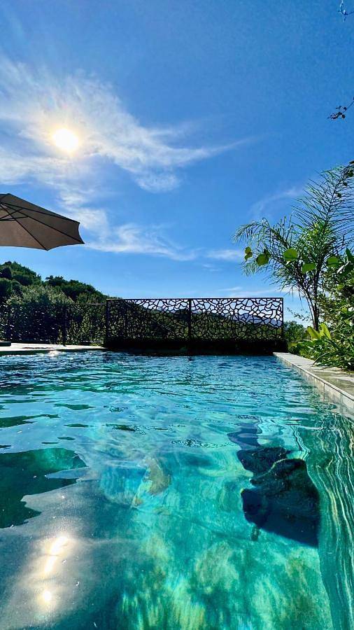 Villa pour 6 personnes, avec piscine ainsi que jardin et vue