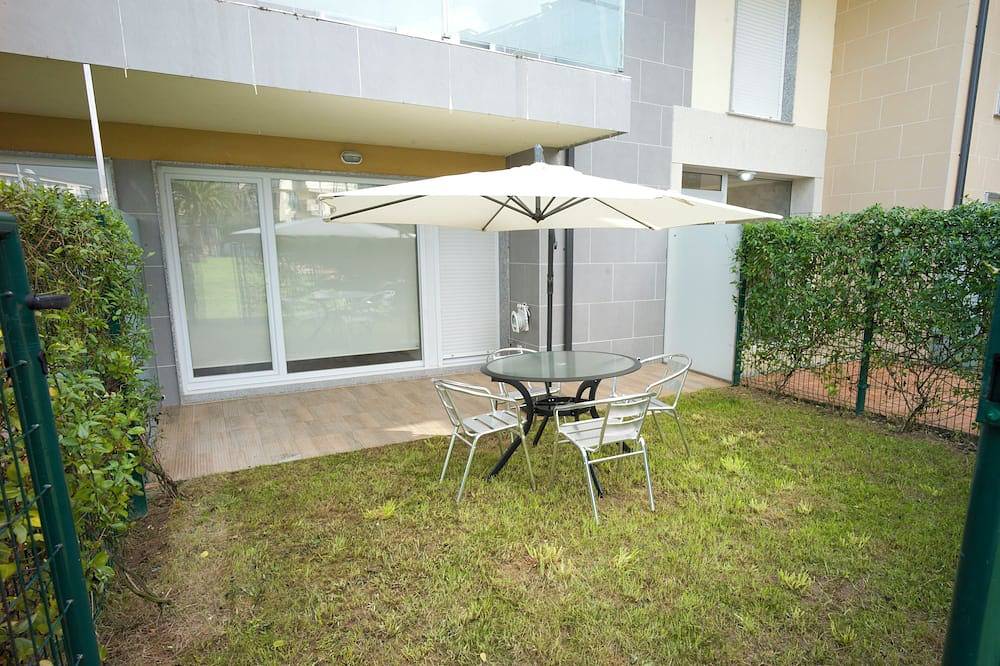 Entire apartment, Premium Apartment Playa Altar 2 (Private Garden) in Barreiros, Galician Coast