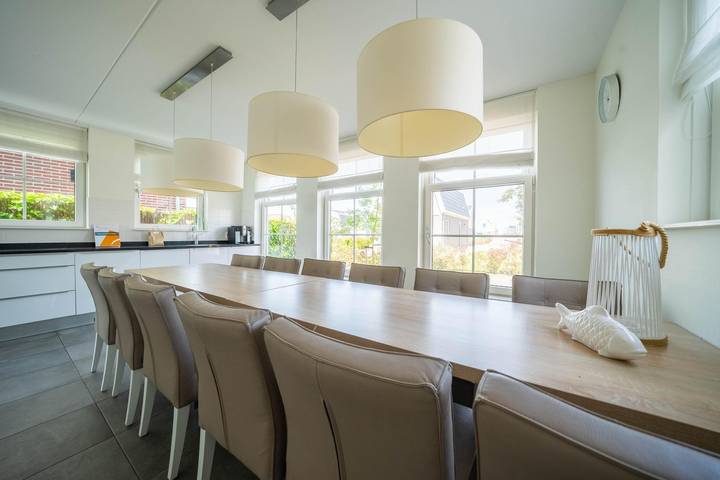 Ferienhaus für 12 Personen, mit Balkon/Terrasse und Terrasse sowie Garten und Sauna am Markermeer