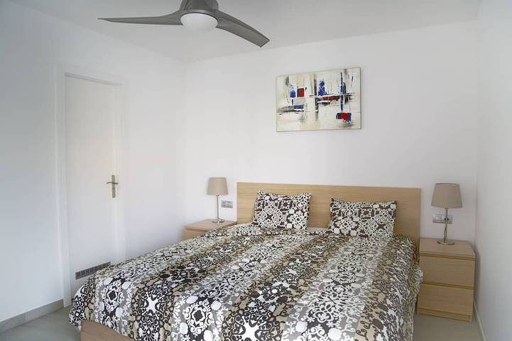 Apartamento entero, Idaira III nuevo apartamento espacioso con garaje privado y a poca distancia de la playa in Los Cristianos, Arona 