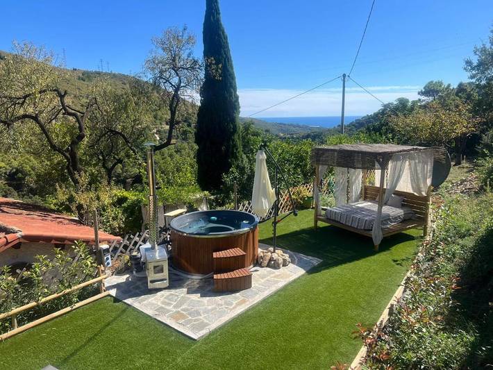 Location de vacances pour 6 personnes, avec jardin ainsi que jacuzzi et piscine à Camporosso - 3