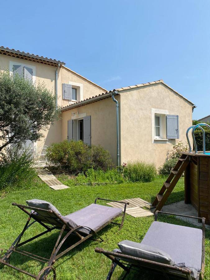 Chambre d’hôte pour 2 personnes, avec Terrasse ainsi que Jardin et Piscine à Aubignan