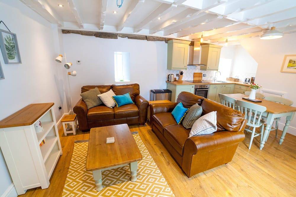Colby Cottage, Wynd Hill Hideaway - walk to coast path, beach and pub! in Manorbier, Pembrokeshire