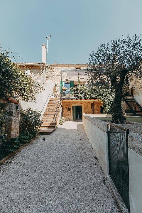 Location de vacances pour 11 personnes, avec Terrasse ainsi que Jardin et Piscine à Vers-Pont-du-Gard