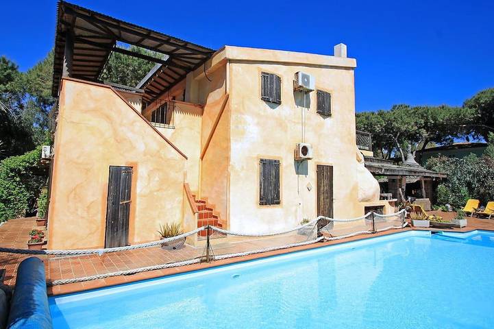 Villa per 14 persone, con giardino, con animali domestici in Valledoria