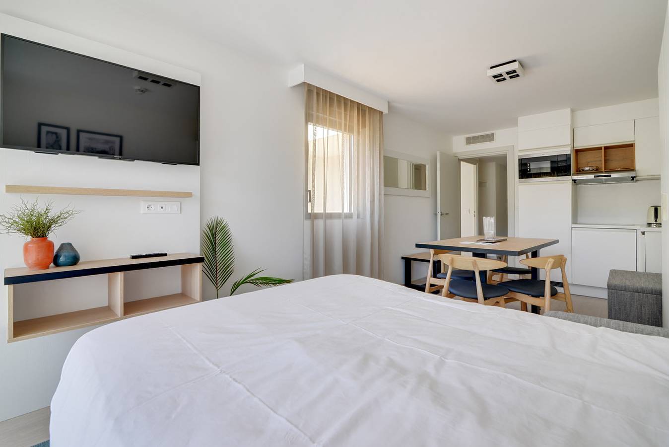 Evancy Vence — New standard suite for 4 people with double bed and sofa bed in Vence (Alpes Marítimos), Costa mediterránea (Francia)