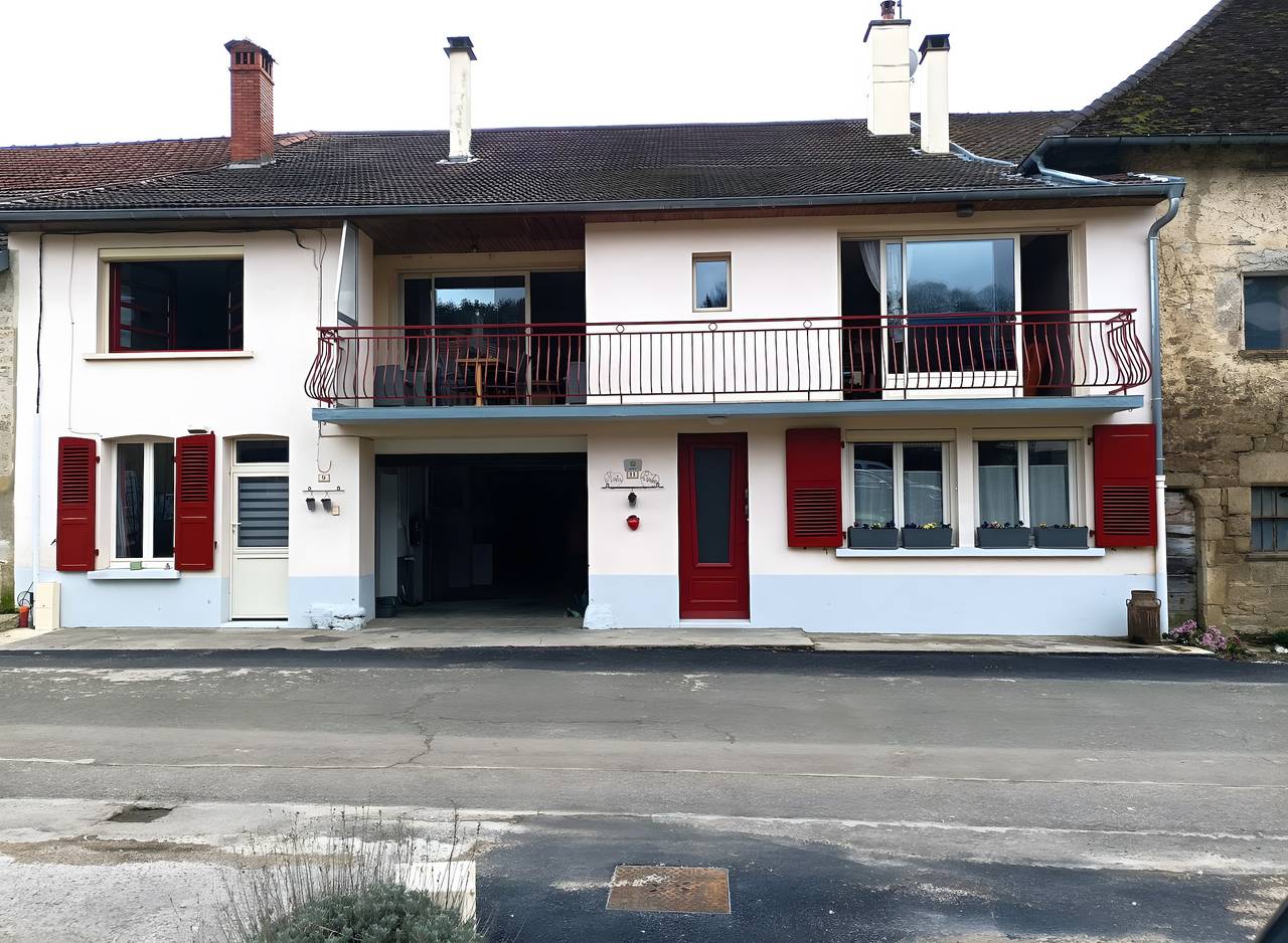 Ganze Wohnung, Apartment 'Détente' mit Balkon und Wlan in Chamole, Französischer Jura