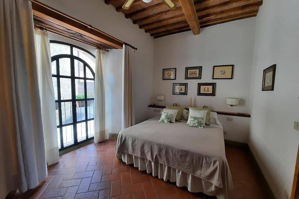 Casa de campo elegante, piscina, vew, Wifi, en un pueblo cerca de Montalcino in San Giovanni d'Asso, Montalcino