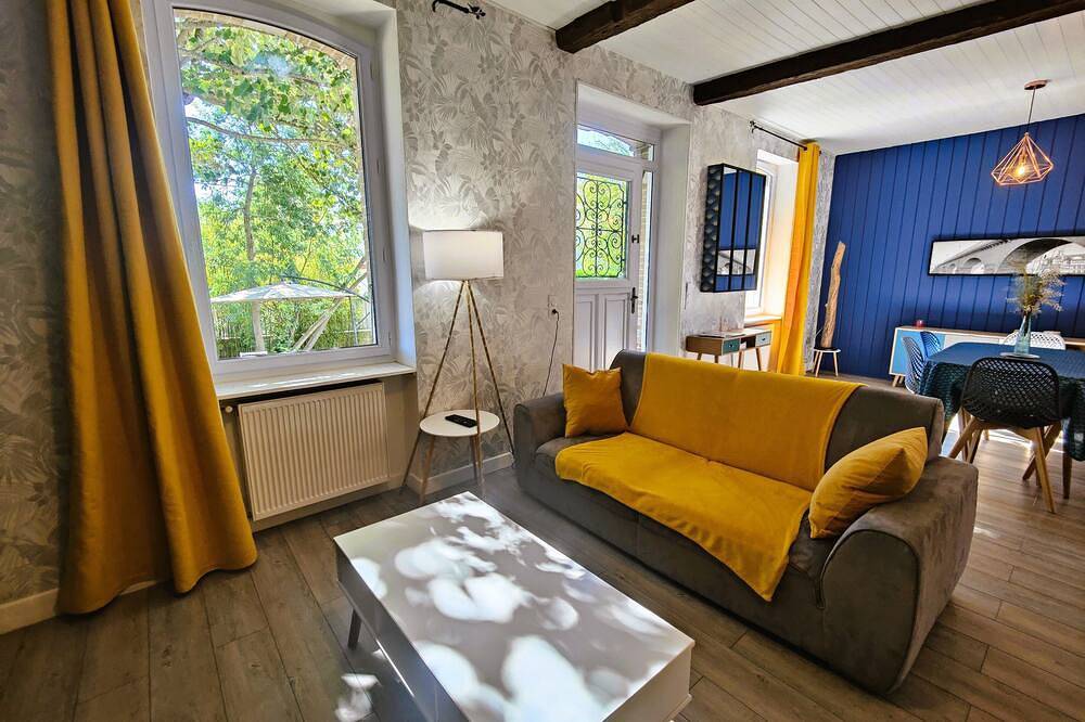 Villa Garona with pool between Toulouse and Pyrenees mountains in Cazères, Alto Garona