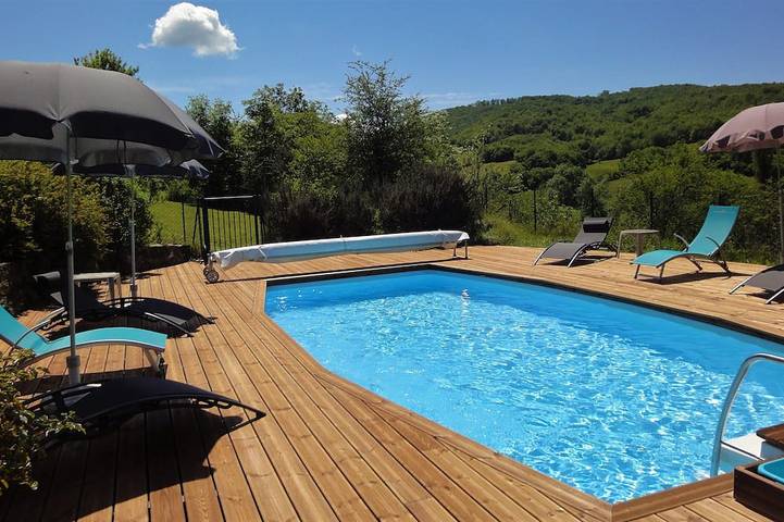Location de vacances pour 6 personnes, avec jardin et piscine à Borrèze