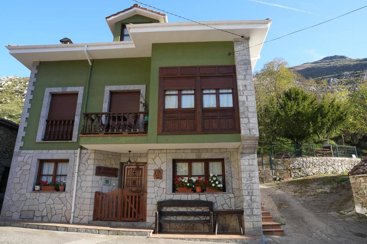 Eight-Bedroom House in Peñamellera Alta, Cordillera Cantábrica
