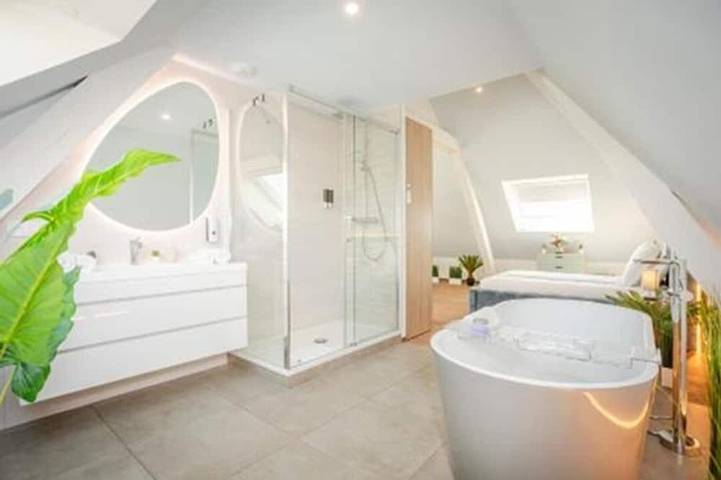 Appartement entier, Up – Proche Basel | Loft Sous Combles & Vue in Saint-Louis, Région de Mulhouse