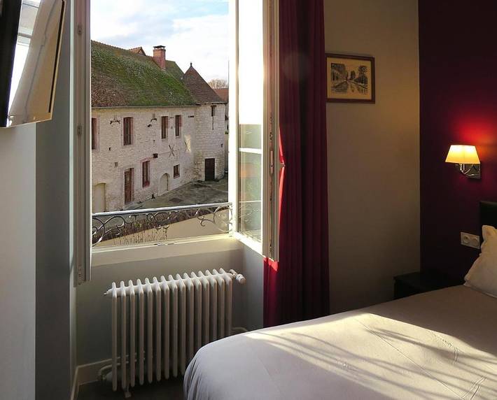 Hôtel pour 3 personnes, avec terrasse à Mehun-sur-Yèvre - 3