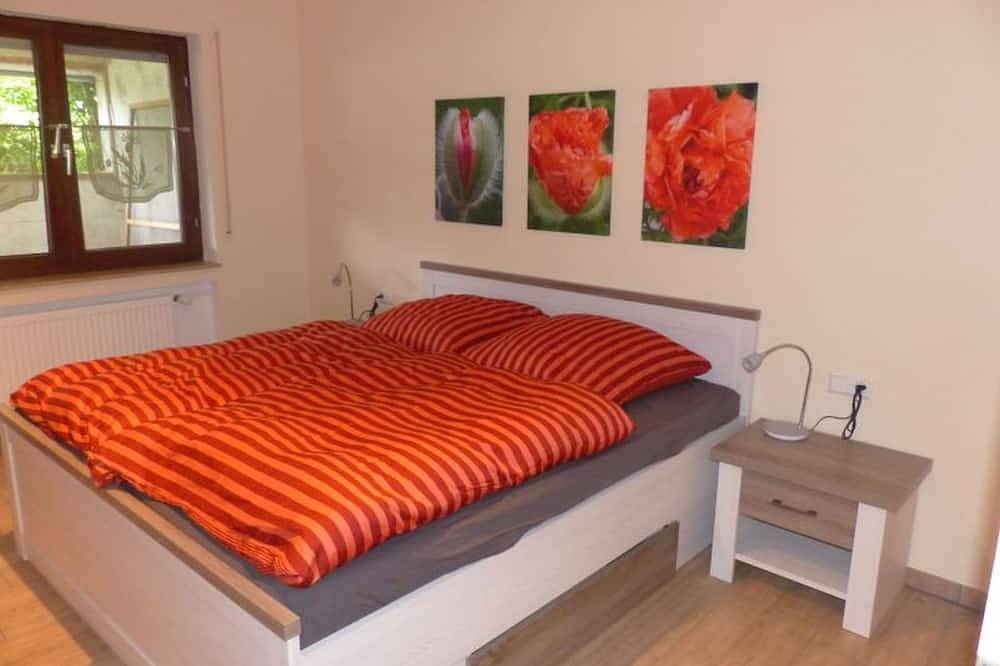 Geheel appartement, Vacation apartment, 1 bedroom, 1 living room, terrace with garden, max. 2 persons in Lichtenstein, Neckar-Alb