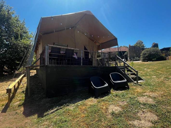 Tente pour 5 personnes, avec Terrasse et Jardin ainsi que Piscine et Vue