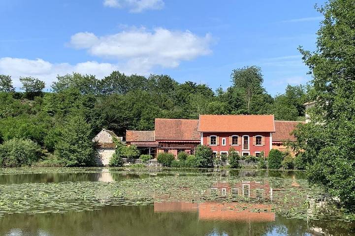 Location de vacances pour 8 personnes, avec terrasse à Beaubery